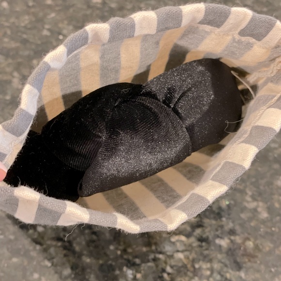 Lele Sadoughi Jet Velvet Knotted Headband - Picture 7 of 7